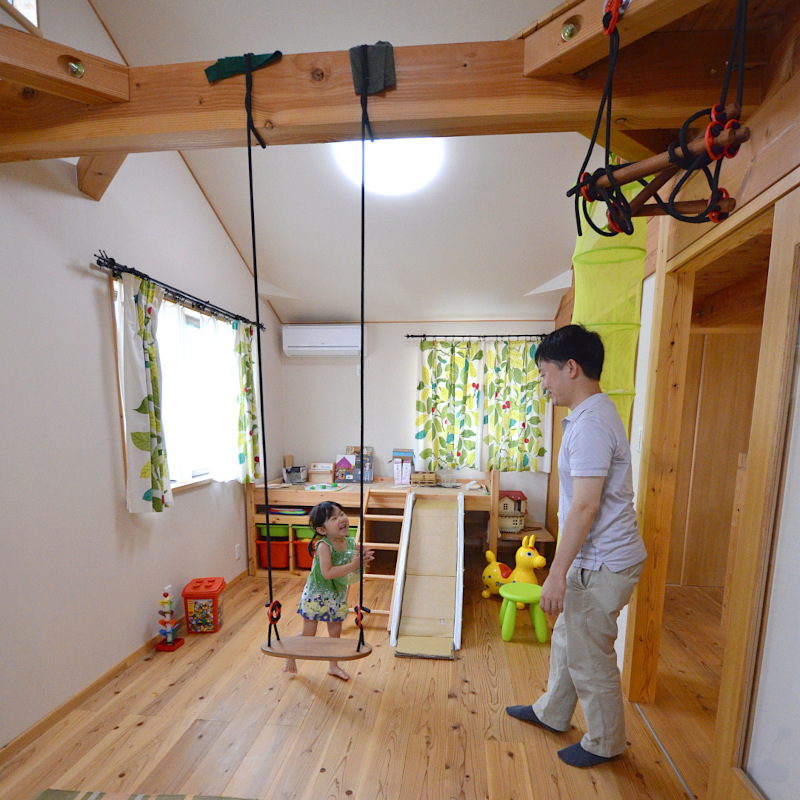 子供部屋で遊ぶ