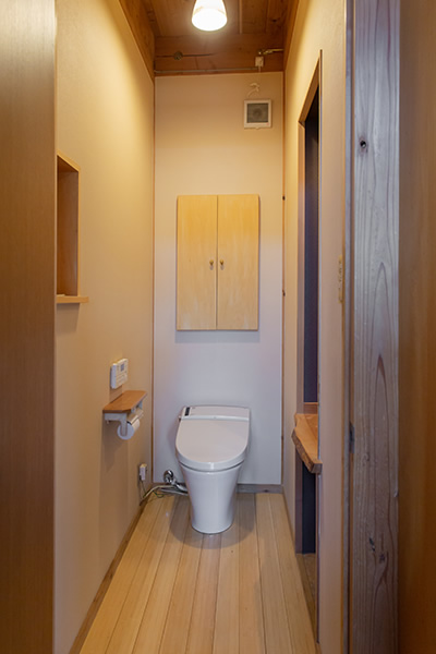 トイレ床は、竹フローリング