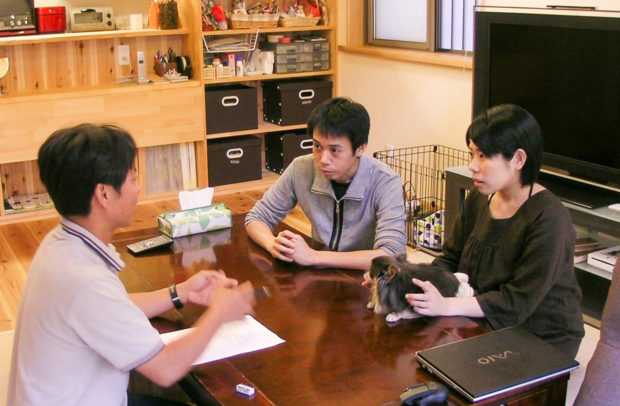 はんべ工務店で相談の様子