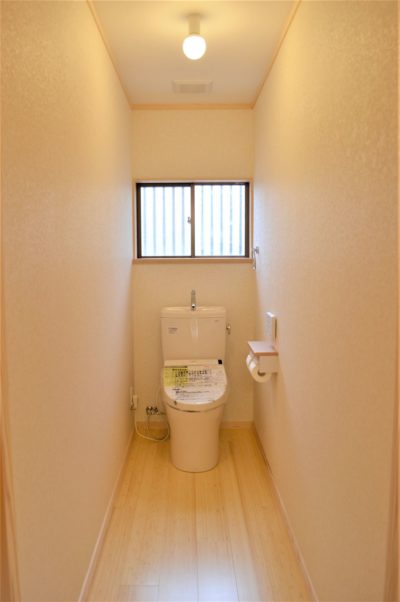 トイレの床は竹フローリング
