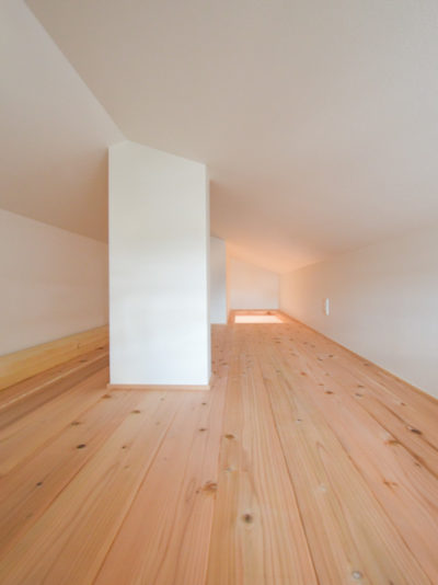 たくさん収納できる小屋裏収納